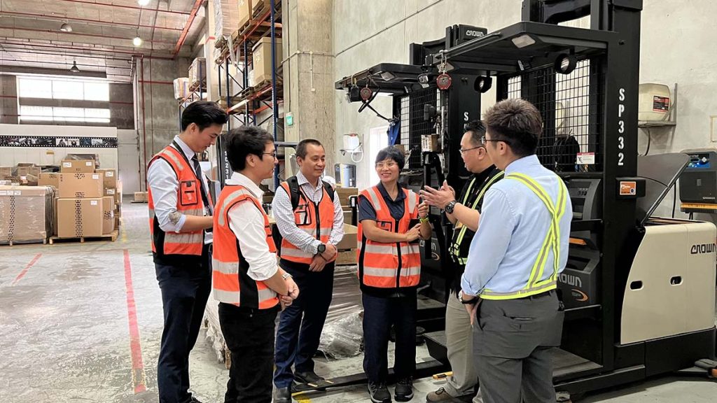 Nhất Lộ Phát 168's visit and engagement at the Crown Forklift Headquarters at Singapore